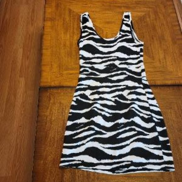 H&M Zebra Print Pullover Dress - Picture 7 of 12